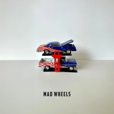 نمای بغل بالابر خودرو ۱:۶۴ رنگ قرمز