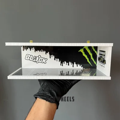 نمای دیگر دیوراما گاراژ خودرو ۱:۶۴ مدل مانستر