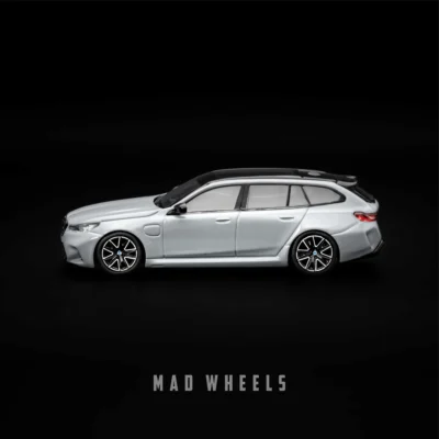 ماکت ماشین فلزی BMW M5 Touring برند MINI GT مقیاس 1:64 - تصویر 4