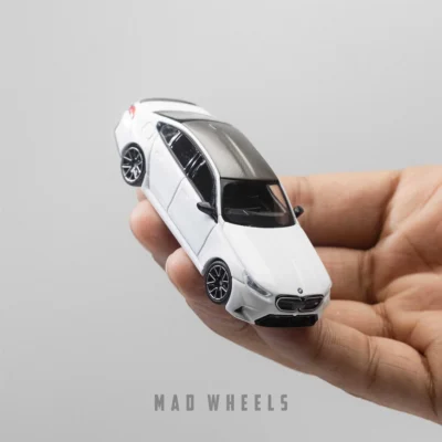 ماکت ماشین فلزی بی‌ام‌و |  BMW M5 Alpine White برند MINI GT | مقیاس ۱:۶۴ - تصویر 6
