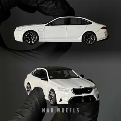ماکت ماشین فلزی بی‌ام‌و |  BMW M5 Alpine White برند MINI GT | مقیاس ۱:۶۴ - تصویر 4