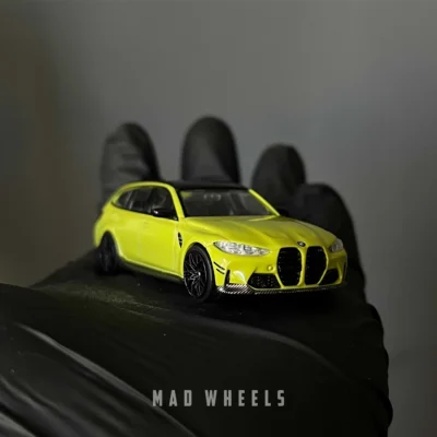 ماکت ماشین فلزی بی ام و M3 تورینگ M Performance | MINI GT 1102 BMW M3 Touring | رنگ Sao Paulo Yellow | مقیاس 1:64 - تصویر 5