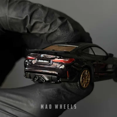 ماکت ماشین فلزی بی‌ام‌و M4 (نسخه M-Performance) | MINI GT 1112 BMW M4 | رنگ خاص Daytona Violet | مقیاس ۱:۶۴ - تصویر 3