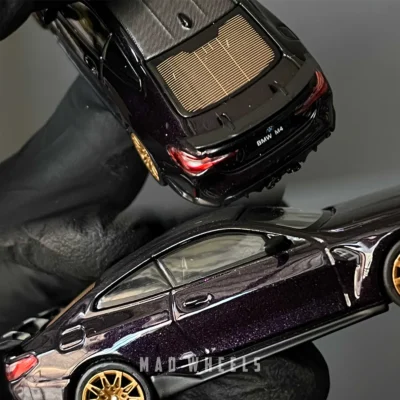 ماکت ماشین فلزی بی‌ام‌و M4 (نسخه M-Performance) | MINI GT 1112 BMW M4 | رنگ خاص Daytona Violet | مقیاس ۱:۶۴ - تصویر 6