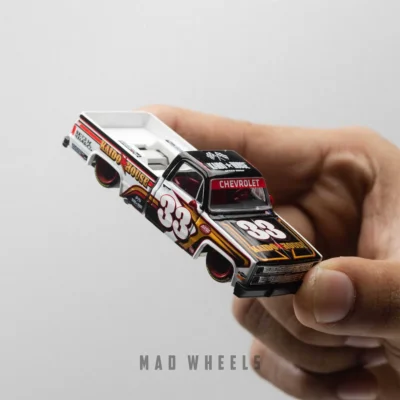 ماکت Chevy Silverado Kaido Intimidator V1 برند MINI GT Kaido House مقیاس 1:64 - تصویر 4