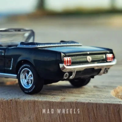 ماکت ماشین فلزی Ford Mustang Convertible 1964 برند MINI GT مقیاس 1:64 - تصویر 3