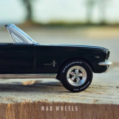 ماکت ماشین فلزی Ford Mustang Convertible 1964 برند MINI GT مقیاس 1:64 - تصویر 4
