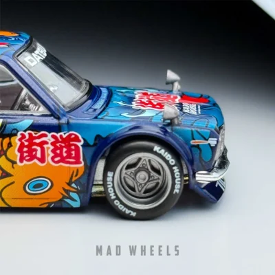 ماکت ماشین داتسون 510 واگن Datsun 510 Wagon برند Kaido House x MINI GT نسخه Koi Wagon V1 | مقیاس ۱:۶۴ - Image 5