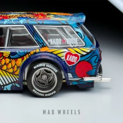 ماکت ماشین داتسون 510 واگن Datsun 510 Wagon برند Kaido House x MINI GT نسخه Koi Wagon V1 | مقیاس ۱:۶۴ - Image 4