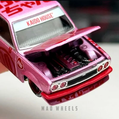 ماکت ماشین کایدو هاوس داتسون ۵۱۰ صورتی مقیاس ۱:۶۴ | Kaido House KHMG161 Datsun 510 Pro Street - Image 3