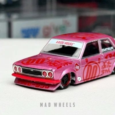 ماکت ماشین کایدو هاوس داتسون ۵۱۰ صورتی مقیاس ۱:۶۴ | Kaido House KHMG161 Datsun 510 Pro Street - Image 4