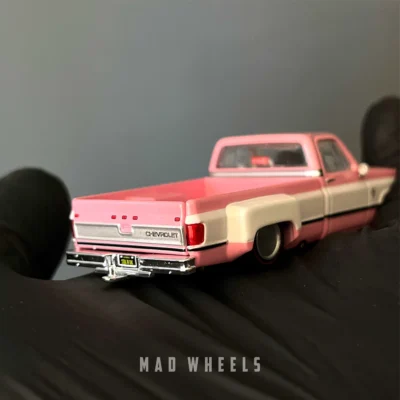 ماکت ماشین شورولت سیلورادو دوالی Chevrolet Silverado Dually برند MINI GT x Kaido House نسخه Vintage Spec V2 | مقیاس ۱:۶۴ - Image 11