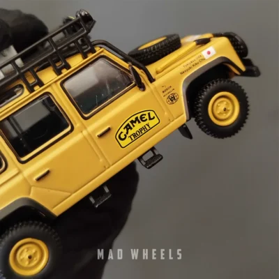 ماکت ماشین لندرور دیفندر 110 کمل تروفی 1989 تیم ژاپن مینی جی تی کد 751 | MINI GT 751 Land Rover Defender 110 Camel Trophy Amazon | مقیاس 1:64 - Image 5