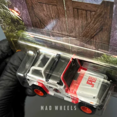 ماکت ماشین فلزی جیپ رنگلر (Jeep Wrangler) هات ویلز پرمیوم سری Jurassic Park نسخه '92 Sahara | مقیاس ۱:۶۴ - Image 6